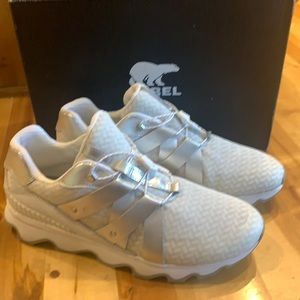 Sorel women’s white kinetic speed knit sneakers 12
